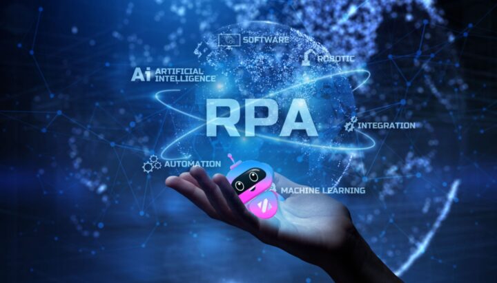 Bild på en hand som håller i Zimply AI-assistent och med texten RPA.